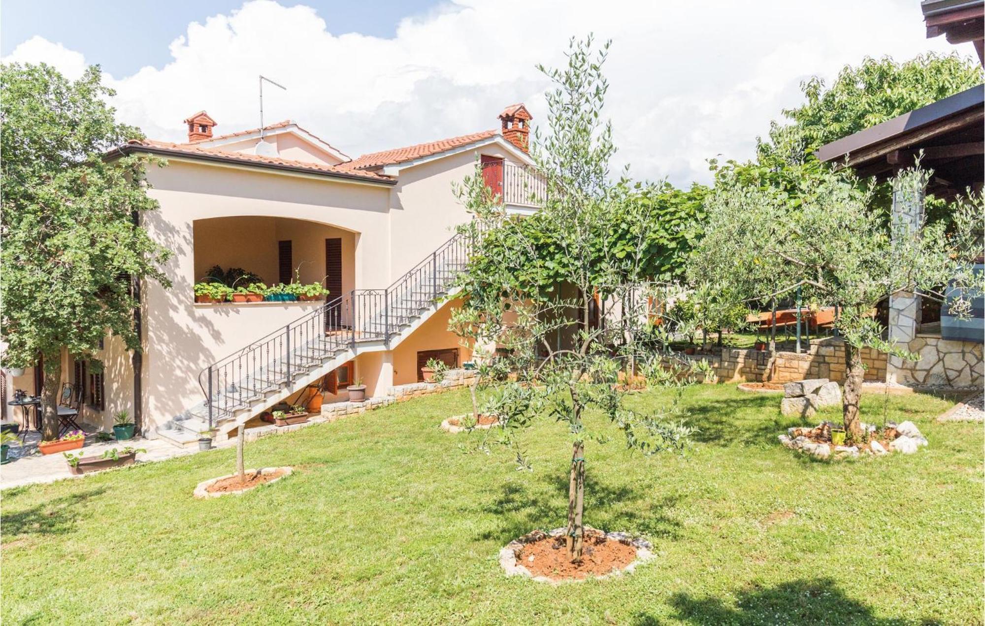 Stunning Apartment In Radmani With Wifi Exterior foto